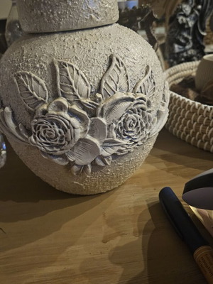 Ceramic vase with lid like new, embossed design
