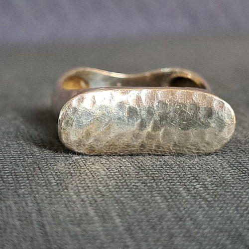 Handmade silver ring 925 with hammered texture and geometric base like new