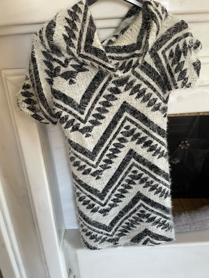 Women's dress used, above knee length, size Large but fits Medium