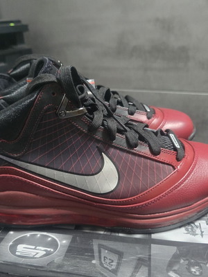 Nike Air Max LeBron 7 Retro Christmas 2019 sneakers size 42.5