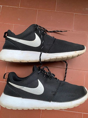 Nike women's athletic shoes like new, size 40, black