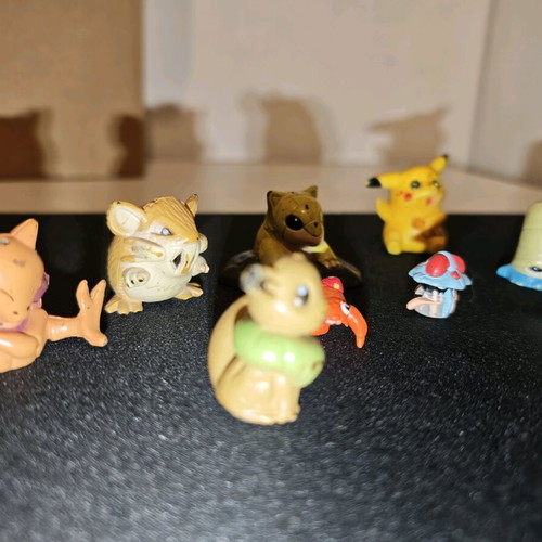 Pokemon figures used, 9 pieces non-authentic