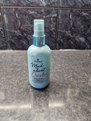 Mad About Curls hair spray used