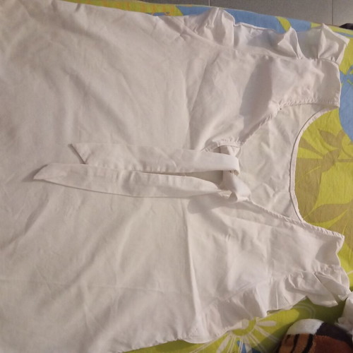 Top box white, like new, fits sizes S M