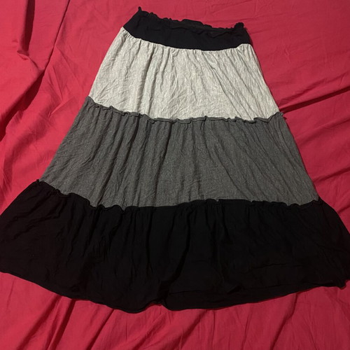 Skirt like new, size S 36 8, black and gray