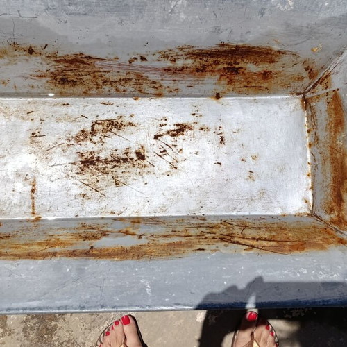 Vintage galvanized metal washing tub used, rustic style
