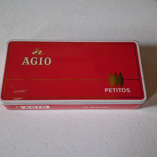 Agio Petitos metal cigar box, made in Holland, collectible