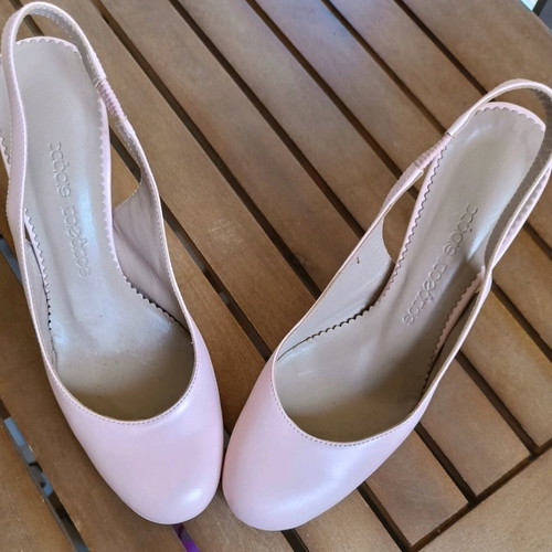 Xaris Kazakos pink leather pumps size 35 like new