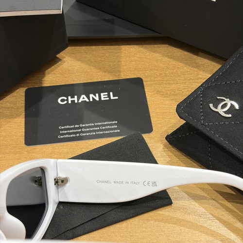 Chanel sunglasses new, black and white
