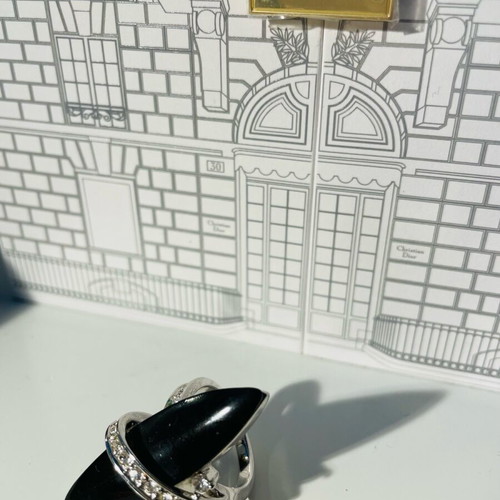 Women's ring with unique design like new