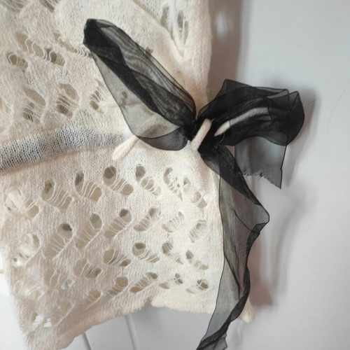 Beige knitted cardigan with openwork pattern and belt like new