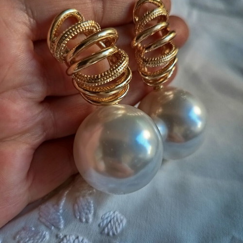 Earrings with Large Pearls and Gold Tone Design new