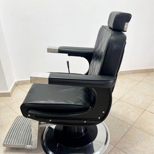 Barber chair like new, minimally used
