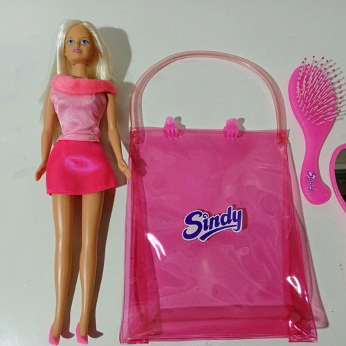 Sindy Hasbro 90's doll with mirror and brush, like new