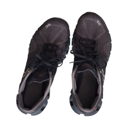 On Running athletic shoes black like new, size 40.5