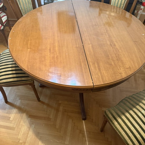 Classic wooden round dining table set with 6 chairs like new