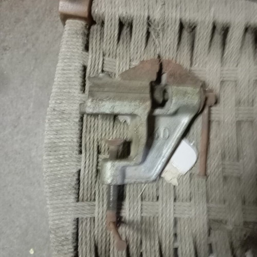 Bench vise
