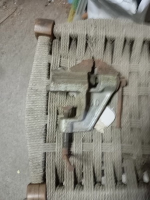 Bench vise