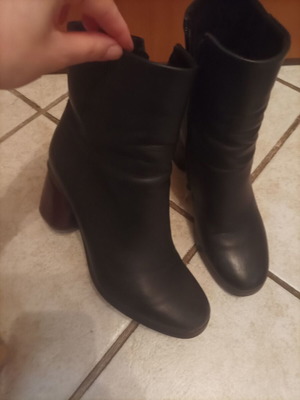 Louvel ankle boots used, black with unique heel, size 40