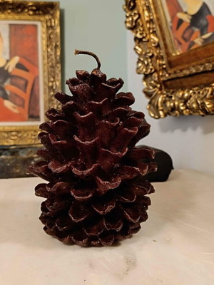 Pine cone candle like new, large decorative