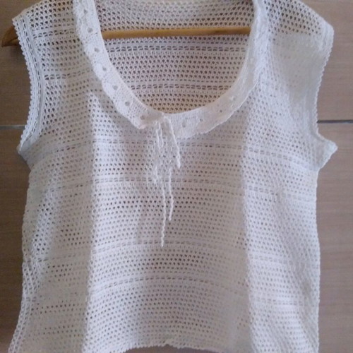 Knitted blouse like new, size M-L, white