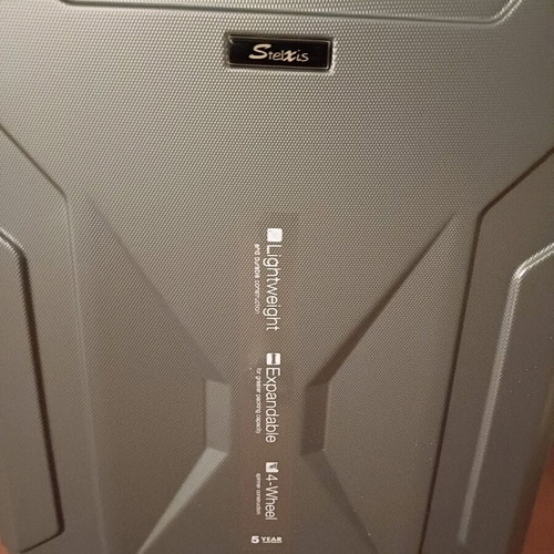 Large suitcase. 82×48×33 cm.