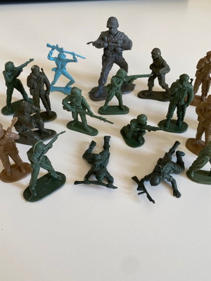Vintage Ninja Soldier Figures set of 23, like new, collectible