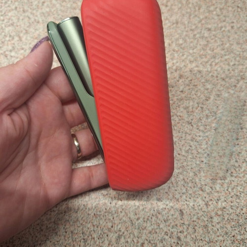 IQOS ILUMA Moss Green σαν καινούργιο με θήκη Bright Coral δώρο