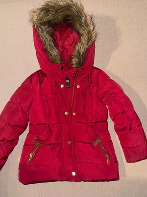 Zara jacket for 5 years with fur hood like new, burgundy