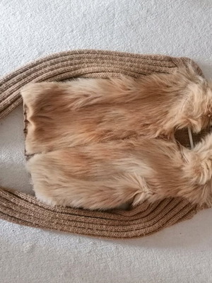 Knitted jacket used with synthetic fur and zipper