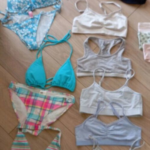 Girls' swimwear and bras used, 16 pieces size 146-152, colorful