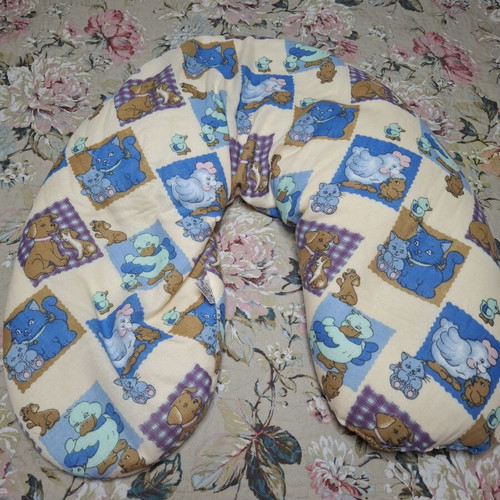 Breastfeeding pillow in excellent condition