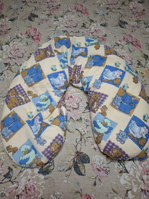 Breastfeeding pillow in excellent condition