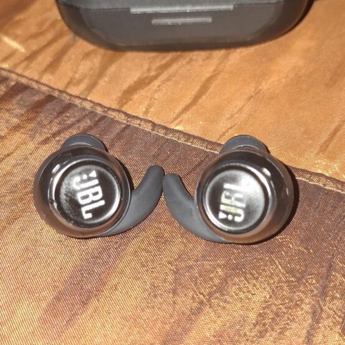 JBL Reflect Mini NC earbuds like new