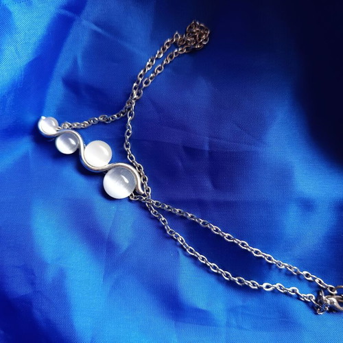 Vintage Liquid Moonlight Pendant with Gray Moonstones like new