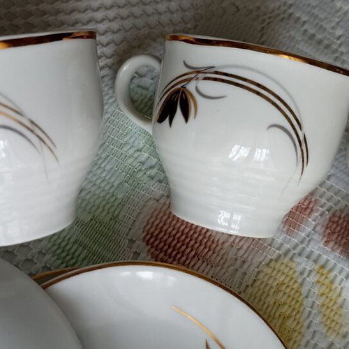 Vintage coffee cups set 6 cups and 4 saucers like new