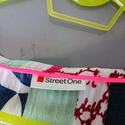 Street One Geometric Blouse sleeveless, like new, multicolor