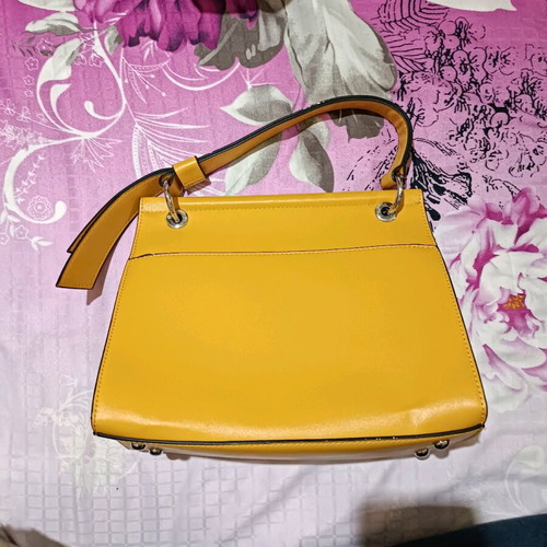 BagtoBag yellow hand bag used with detachable strap