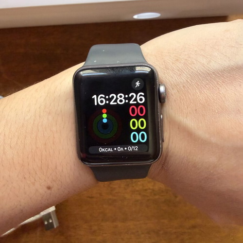 Apple Watch Series 3 μεταχειρισμένο με αυθεντικό κουτί και καινούργιο λουράκι