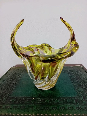 Glass bowl large like new with beautiful colors