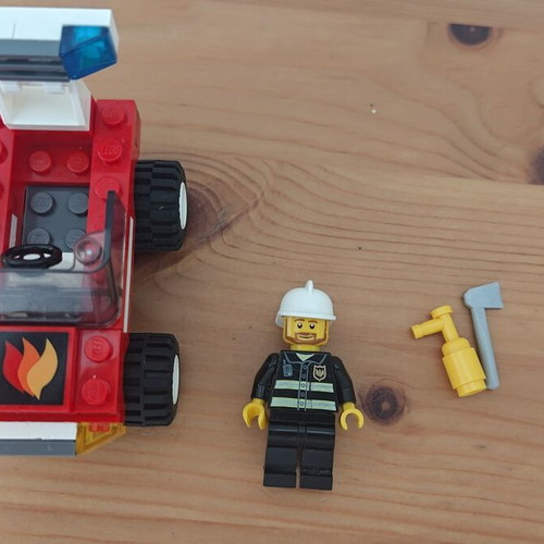 Lego Fire Car City 7241-1 like new without instructions and box