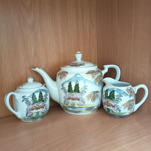 Vintage Kutani porcelain teapot and tea set, 26 pieces, hand painted in Japan
