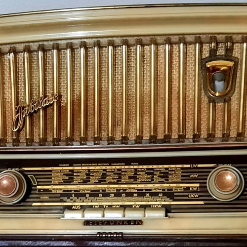 Telefunken Jubilate 8 Export Vintage Tube Radio used with Bluetooth