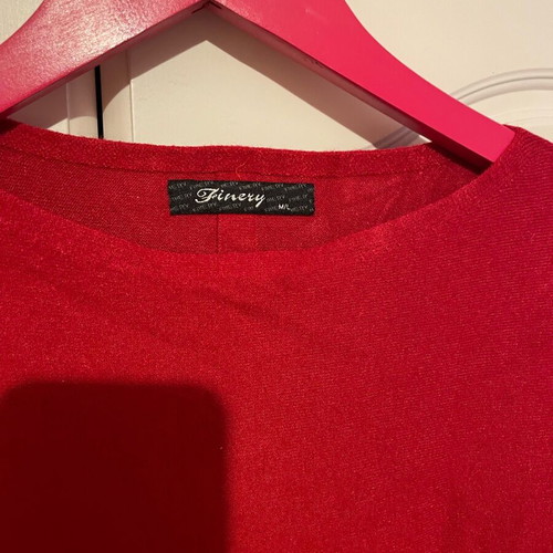 Red pullover like new, ML