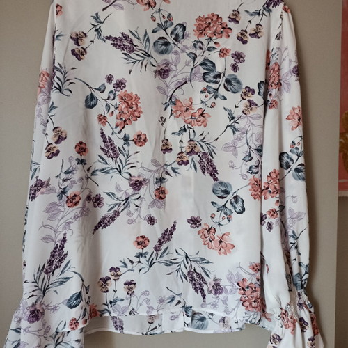 Floral chiffon shirt L/XL new with covered buttons