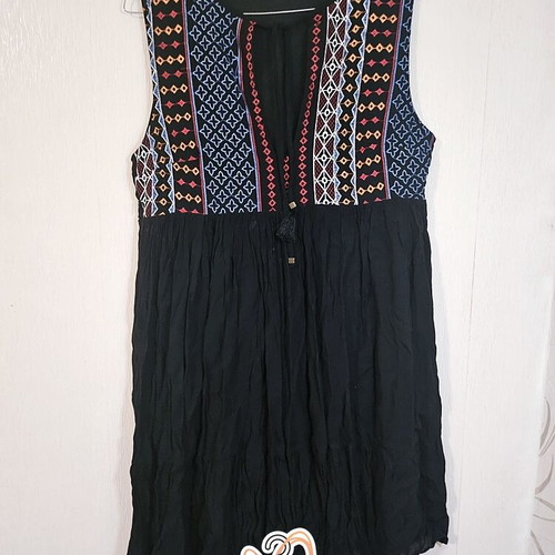 Sarah Chole black tunic like new with embroidered details