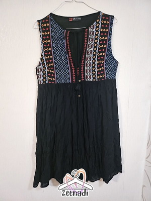 Sarah Chole black tunic like new with embroidered details