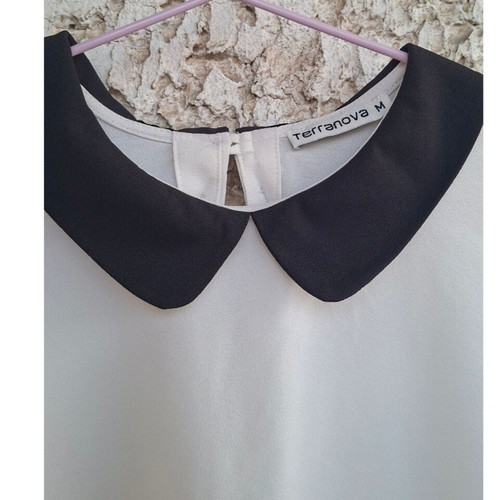 Terranova cream blouse with black Peter Pan collar size M like new
