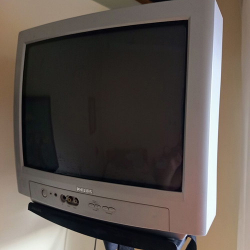 Philips CRT 17" TV used with wall mount for retro gaming