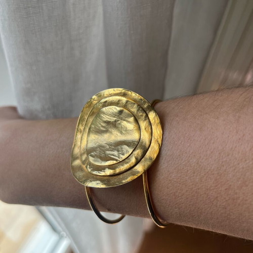 Don Joyelli brass bracelet like new with hammered finish